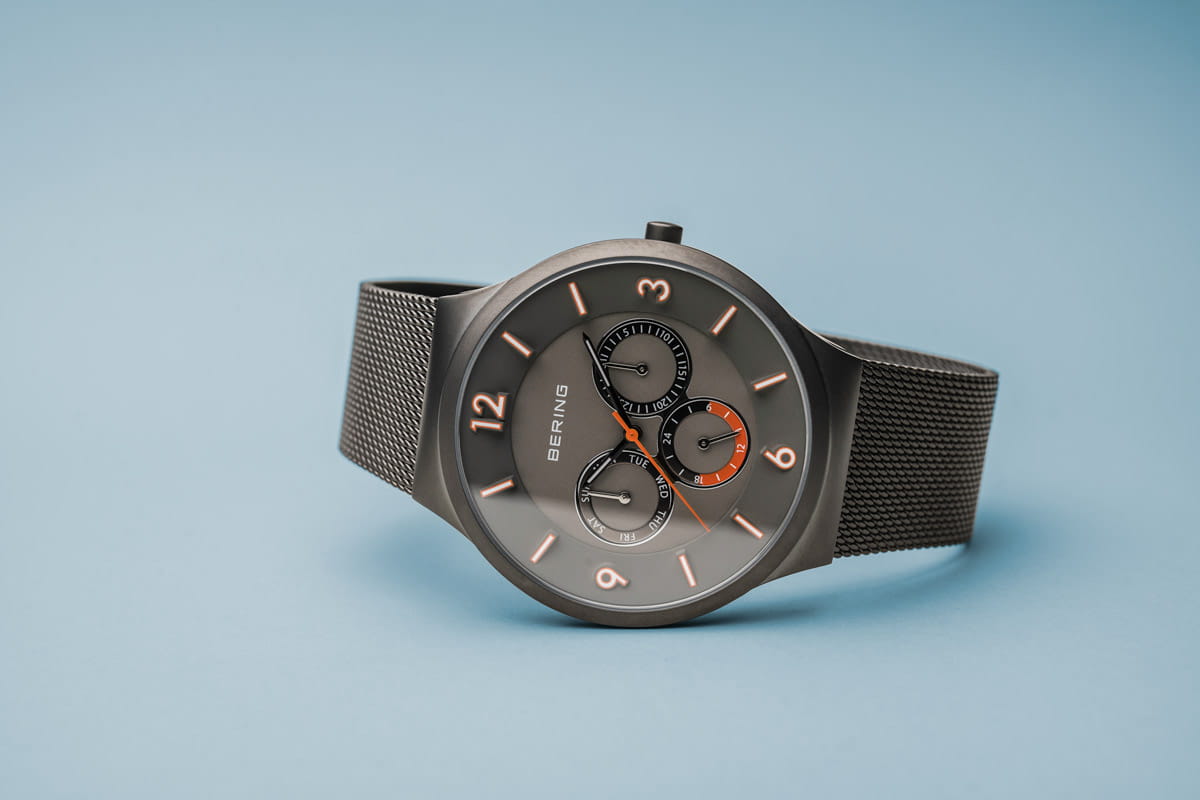 Montre Bering Classic Brushed Grey 33441-377