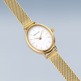 Bering Classic Femme Ovale Dorée 29mm