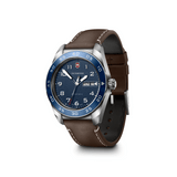 Montre Victorinox Swiss Army 42 mm cadran bleu, vue de trois quarts