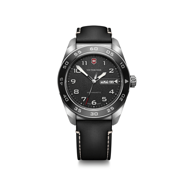 Montre Victorinox Swiss Army 42 mm cadran noir, boîtier acier et bracelet cuir noir