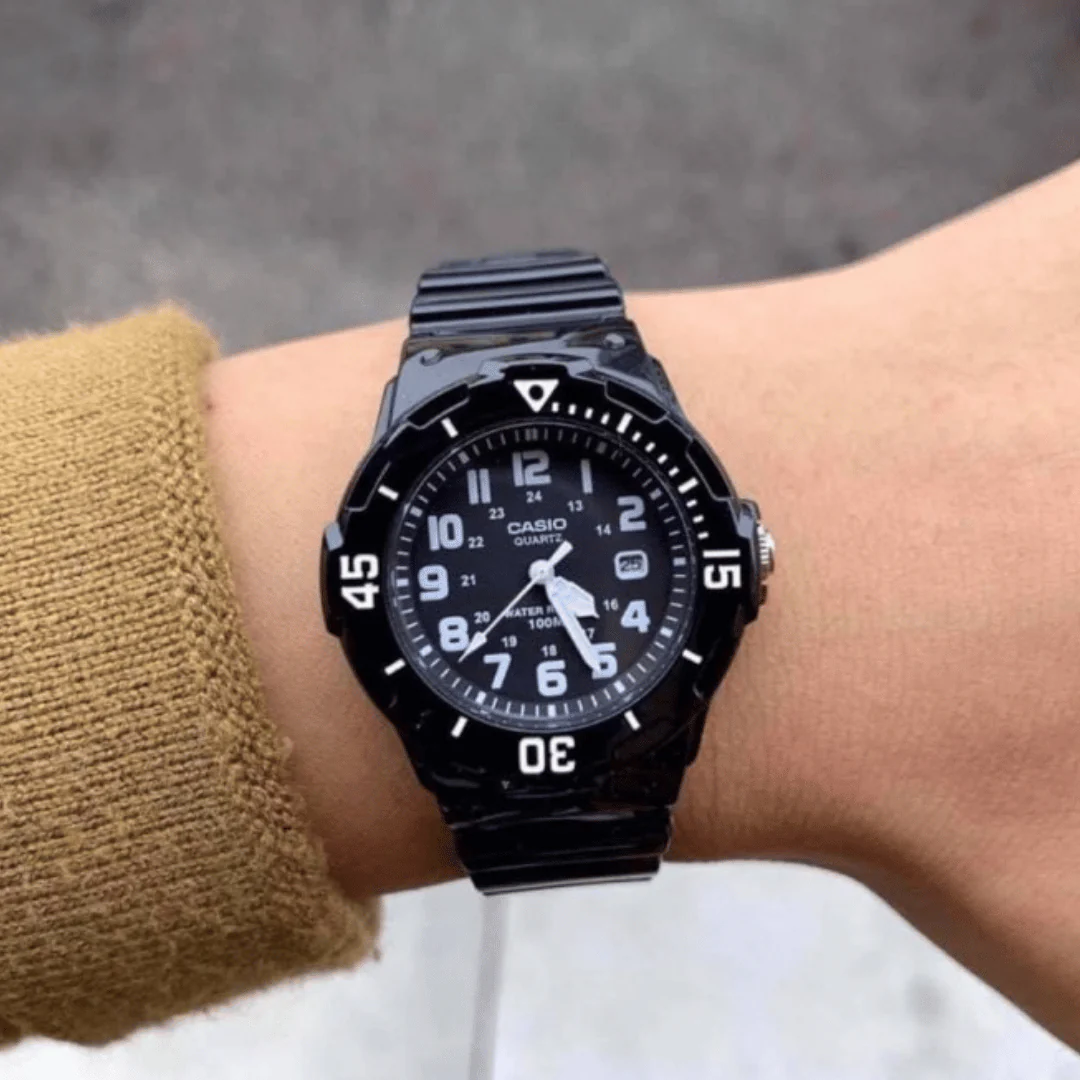 Montre Casio LRW-200H-1BVCF noire