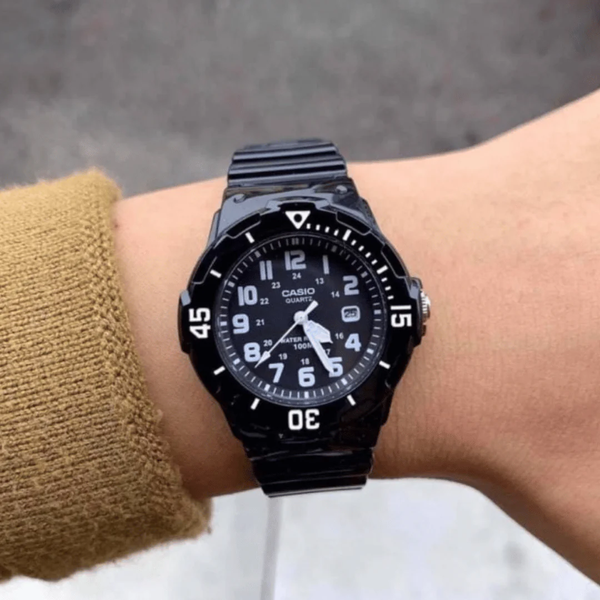 Montre Casio LRW-200H-1BVCF noire