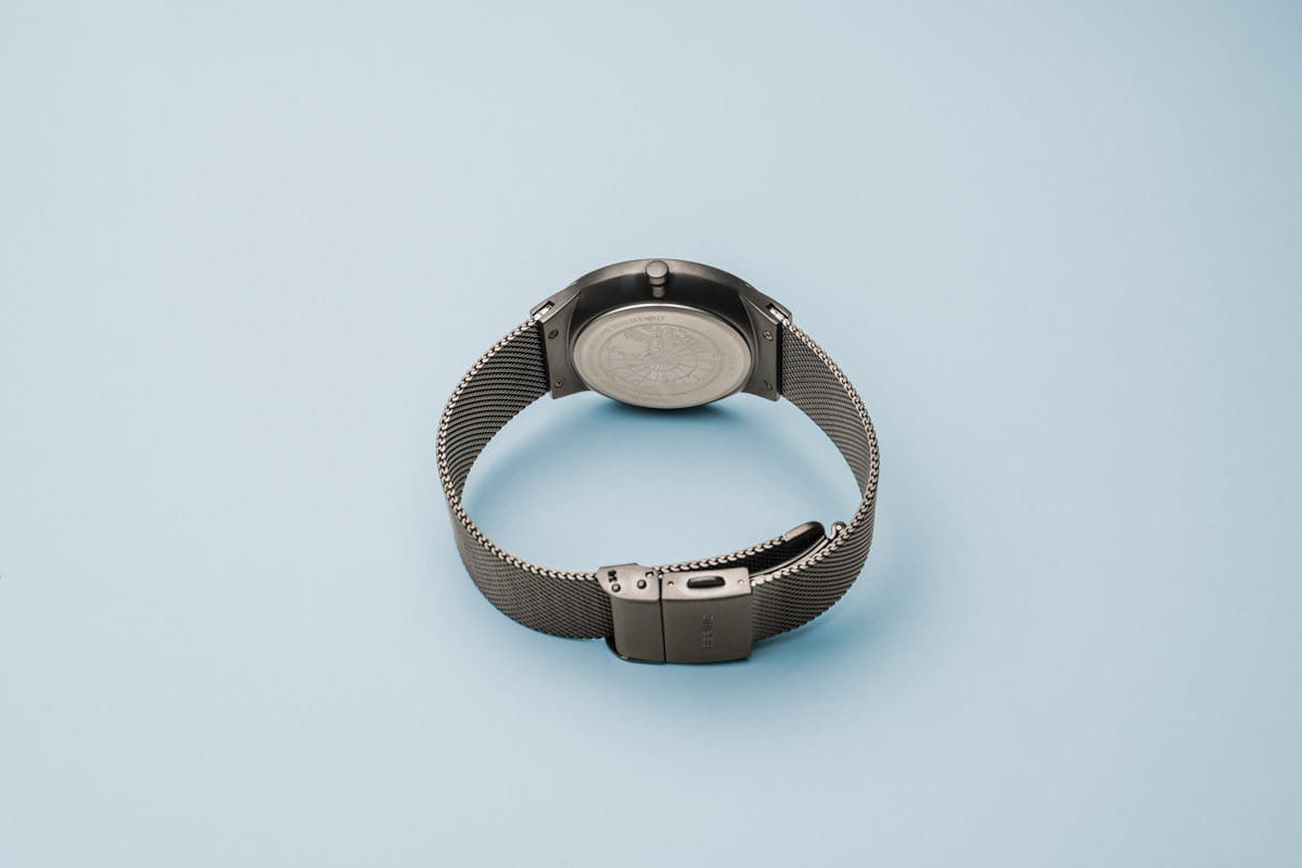 Montre Bering Classic Brushed Grey 33441-377