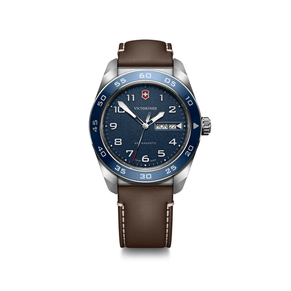 Montre Victorinox Swiss Army 42 mm cadran bleu, boîtier acier et bracelet cuir brun
