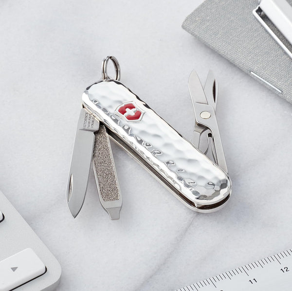 Couteau Victorinox Classic Hammered argent sterling