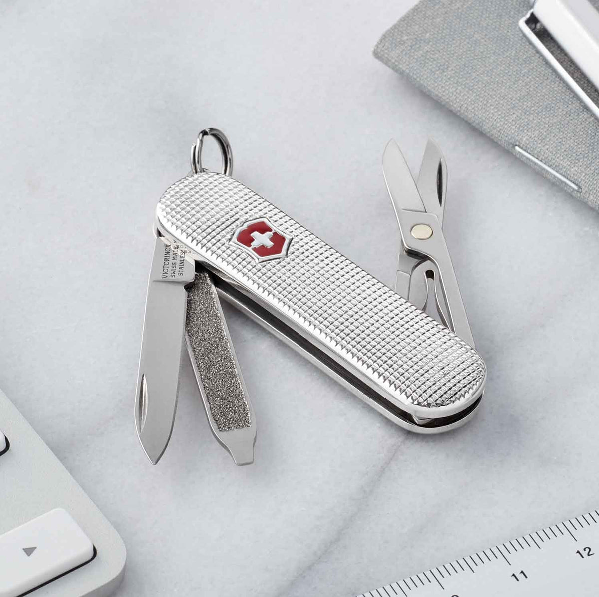 Couteau Victorinox Classic Barleycorn argent sterling
